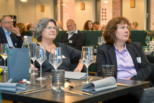 Die Geschäftsführung des IfV NRW verfolgt interessiert den Meinungsaustausch auf dem Podium