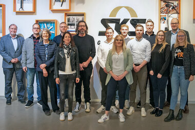 Gruppenbild Studierende bei der Firma SKS